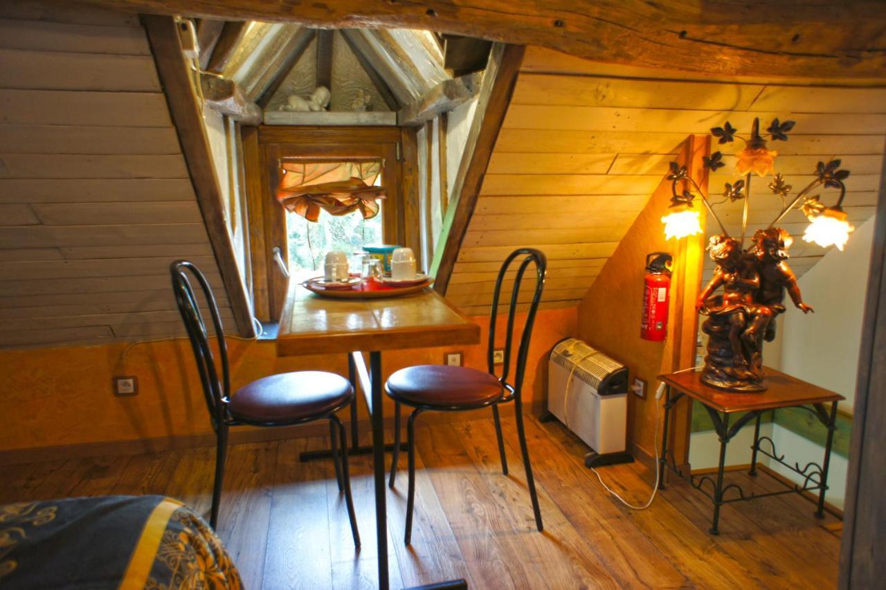 Aux Logis De La Solre Panzió Ferrière-la-Petite Kültér fotó