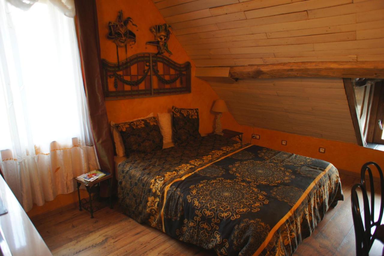 Aux Logis De La Solre Panzió Ferrière-la-Petite Kültér fotó